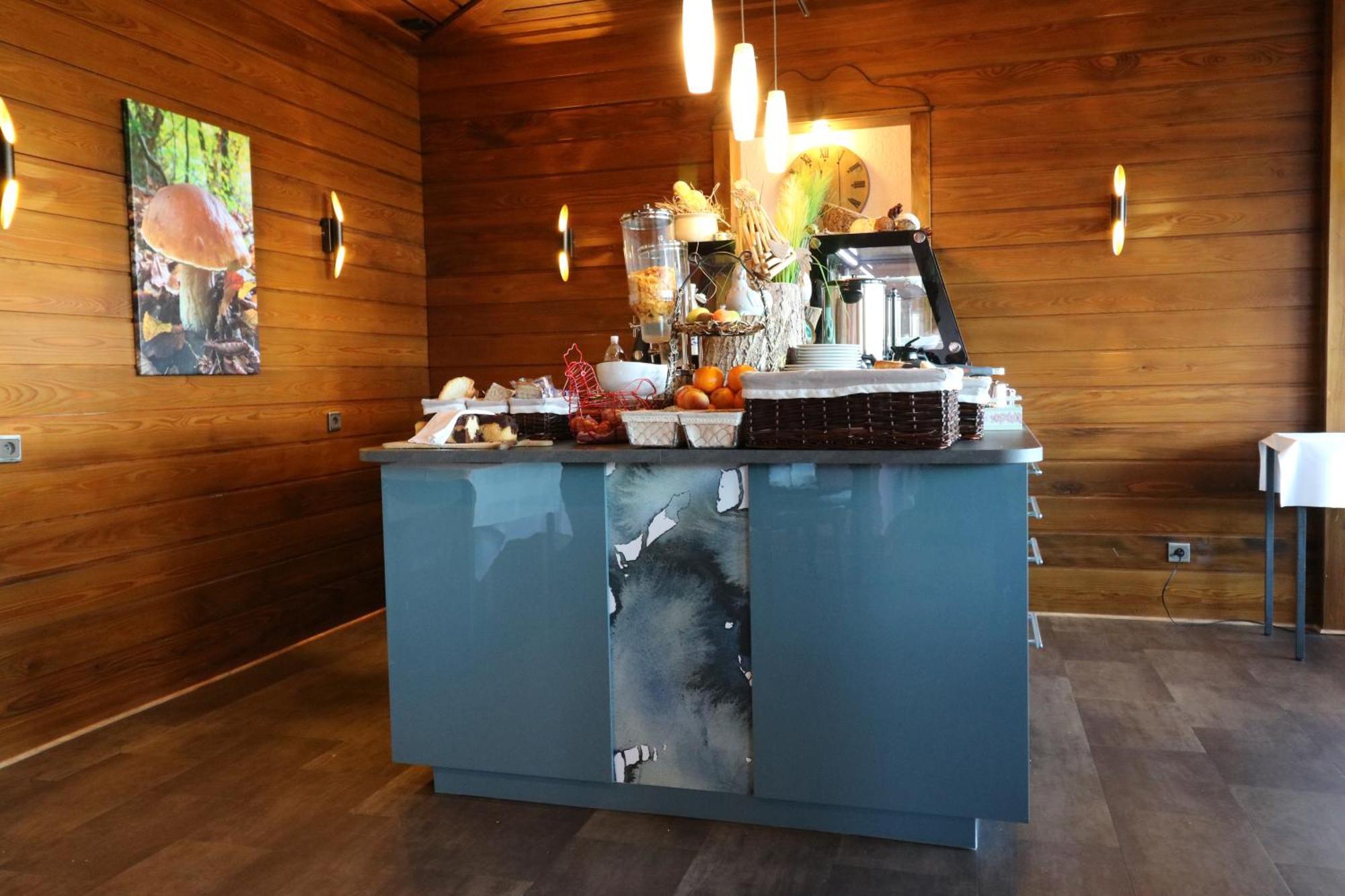 Hotel Restaurant Aux Trois Roses ลาเปอติต-ปีแยร์ ภายนอก รูปภาพ
