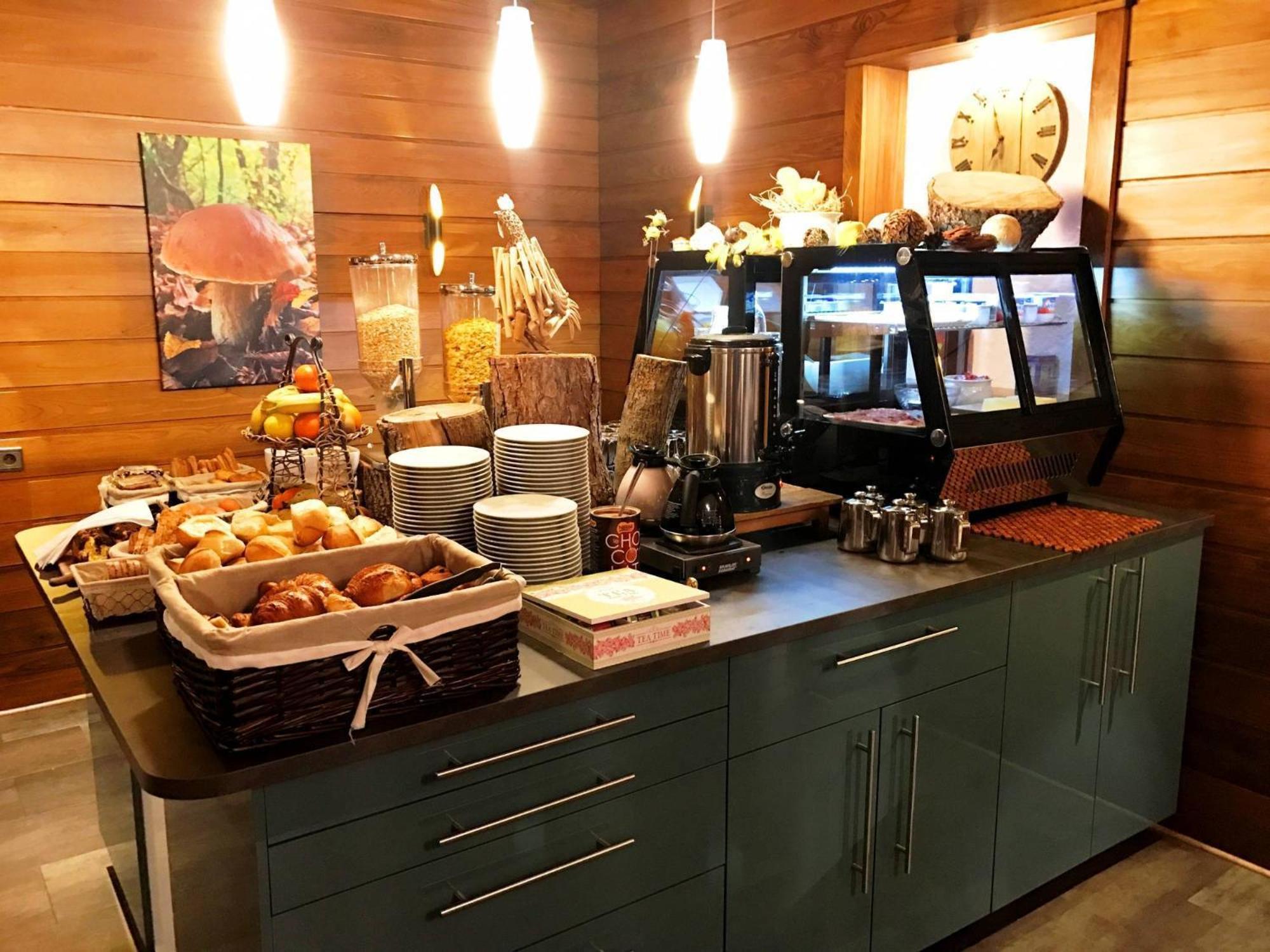Hotel Restaurant Aux Trois Roses ลาเปอติต-ปีแยร์ ภายนอก รูปภาพ