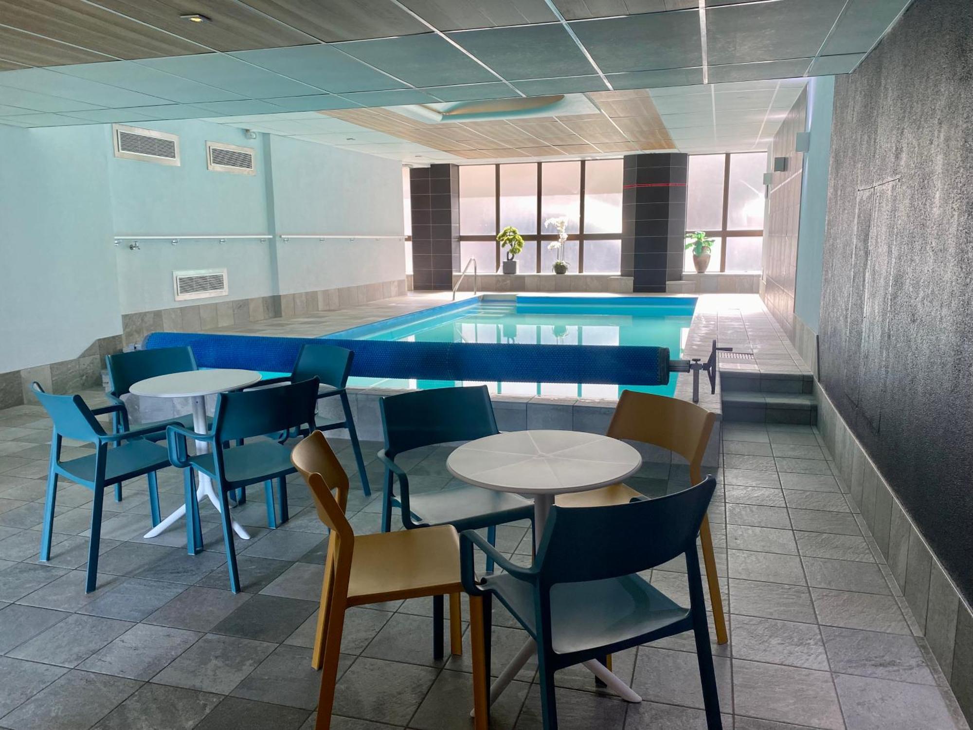 Hotel Restaurant Aux Trois Roses ลาเปอติต-ปีแยร์ ภายนอก รูปภาพ