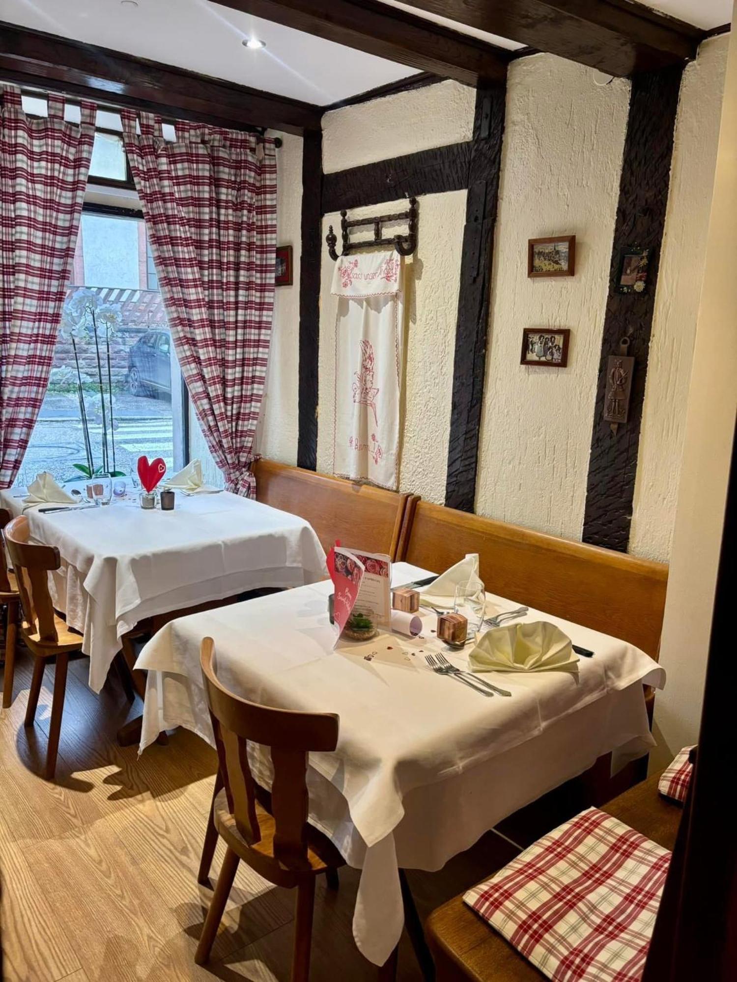 Hotel Restaurant Aux Trois Roses ลาเปอติต-ปีแยร์ ภายนอก รูปภาพ