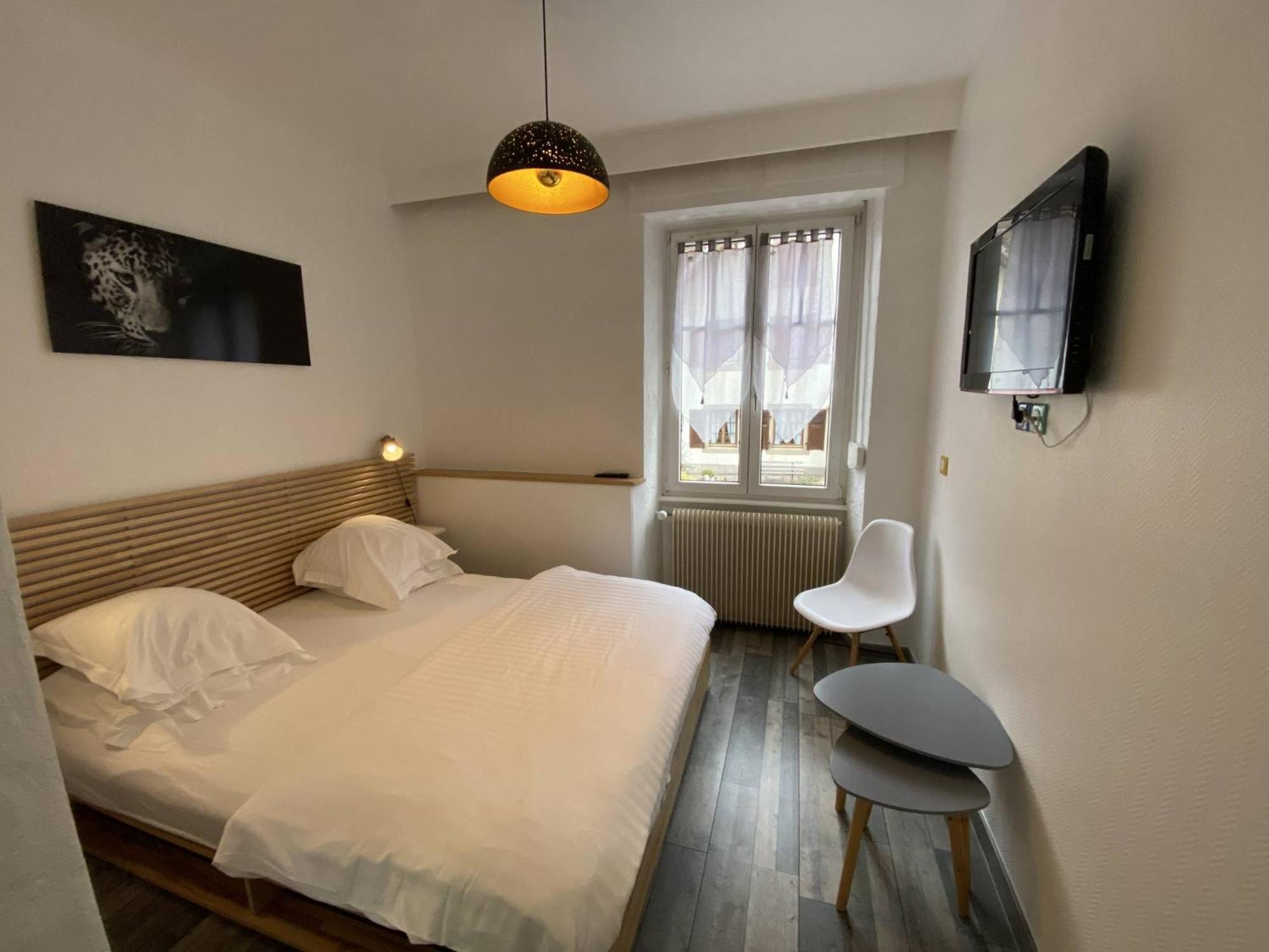 Hotel Restaurant Aux Trois Roses ลาเปอติต-ปีแยร์ ภายนอก รูปภาพ