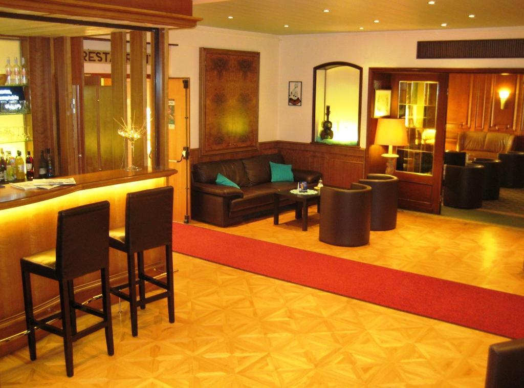 Hotel Restaurant Aux Trois Roses ลาเปอติต-ปีแยร์ ภายนอก รูปภาพ