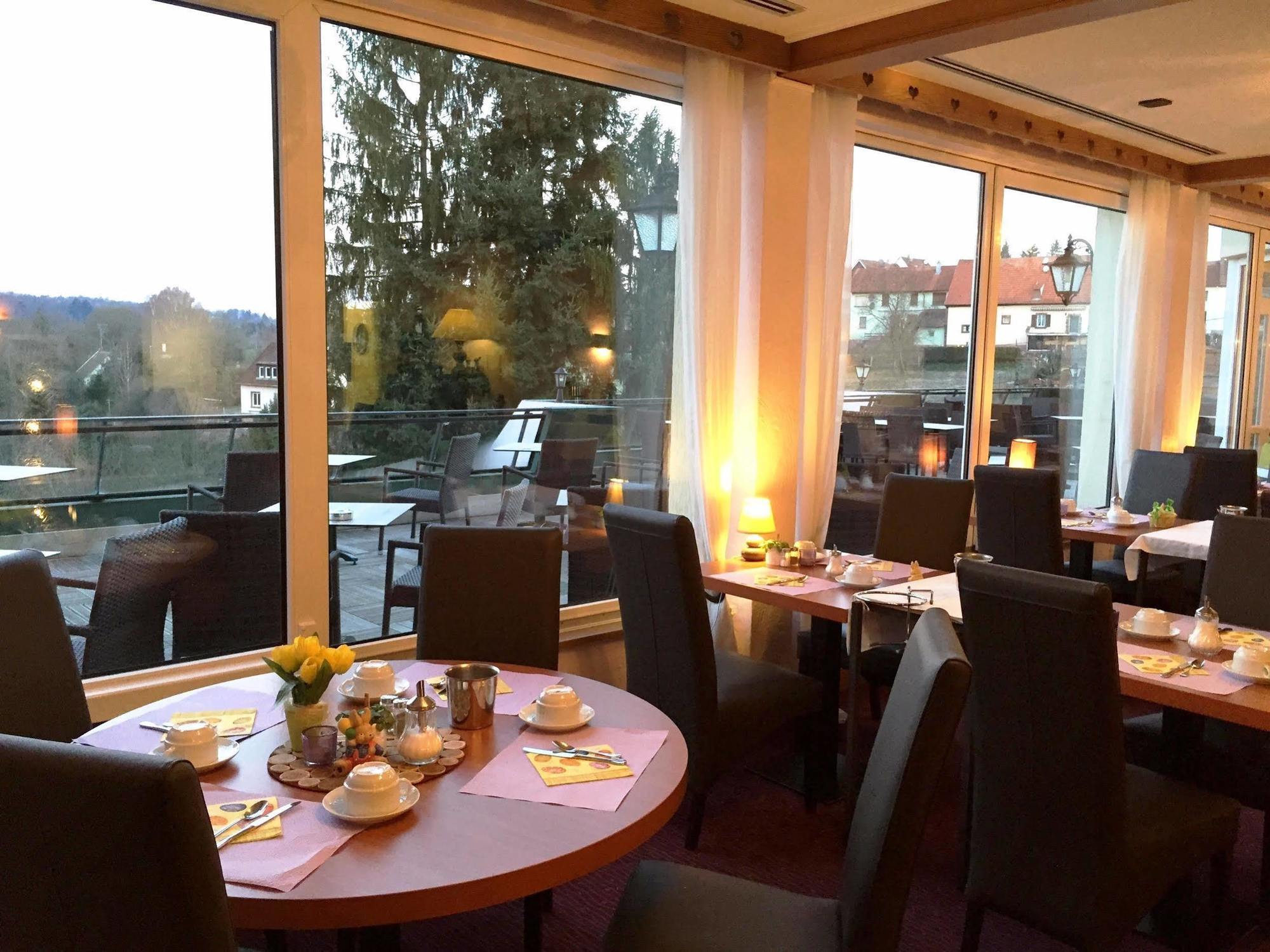 Hotel Restaurant Aux Trois Roses ลาเปอติต-ปีแยร์ ภายนอก รูปภาพ
