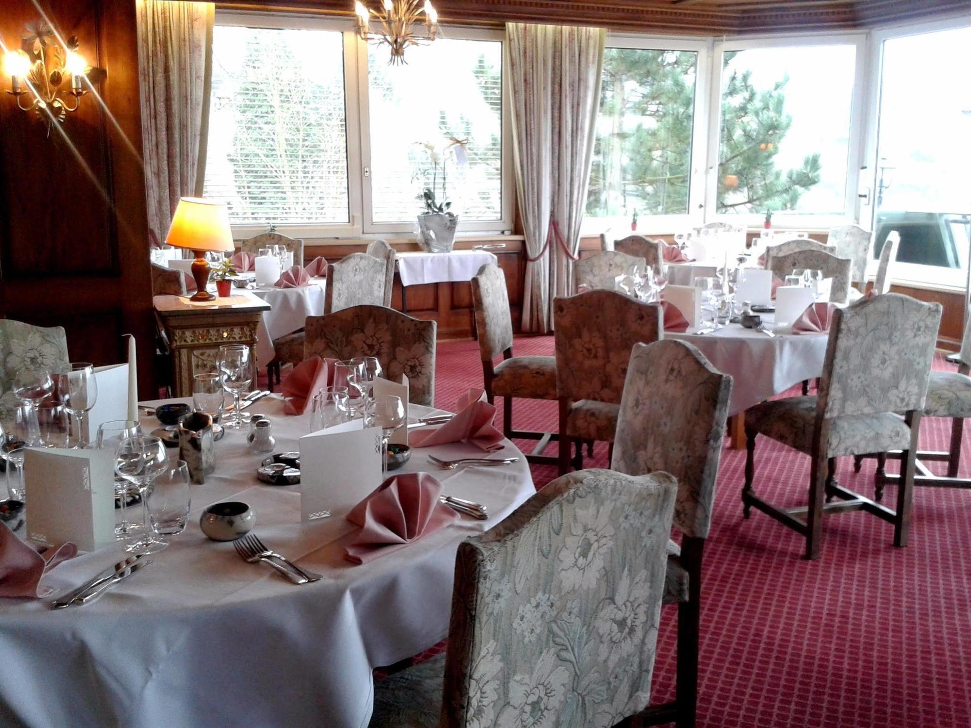 Hotel Restaurant Aux Trois Roses ลาเปอติต-ปีแยร์ ภายนอก รูปภาพ