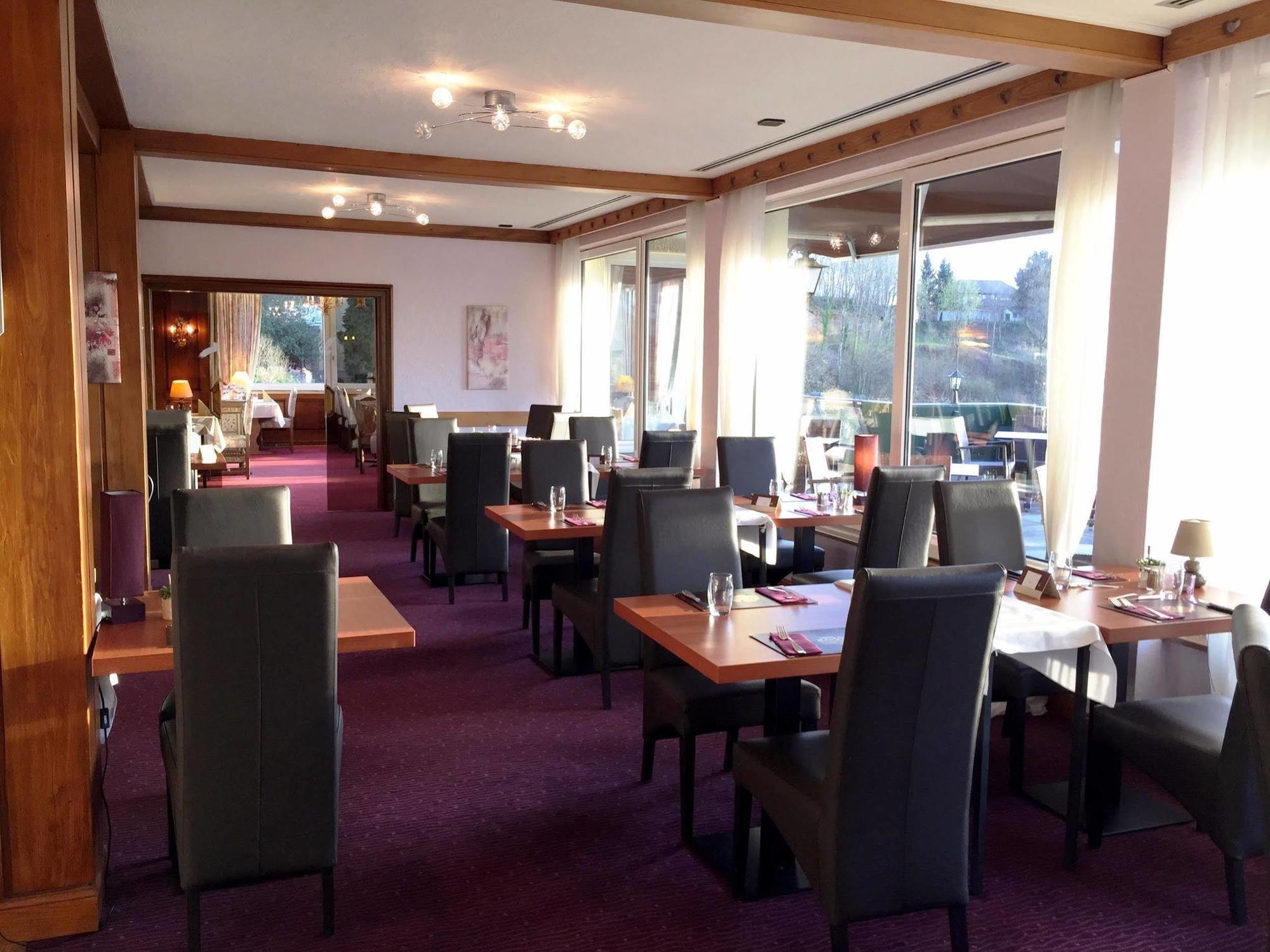 Hotel Restaurant Aux Trois Roses ลาเปอติต-ปีแยร์ ภายนอก รูปภาพ