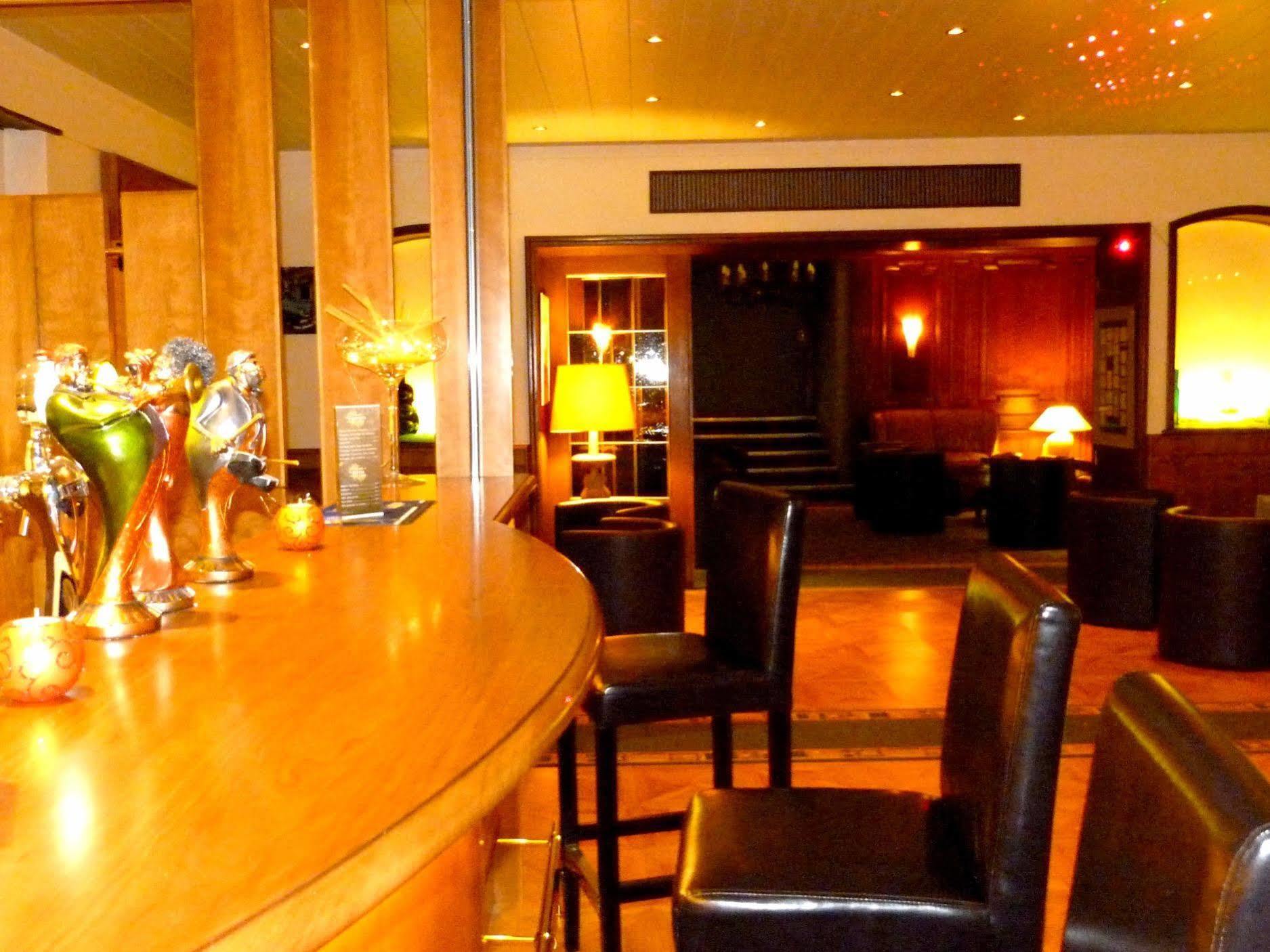Hotel Restaurant Aux Trois Roses ลาเปอติต-ปีแยร์ ภายนอก รูปภาพ